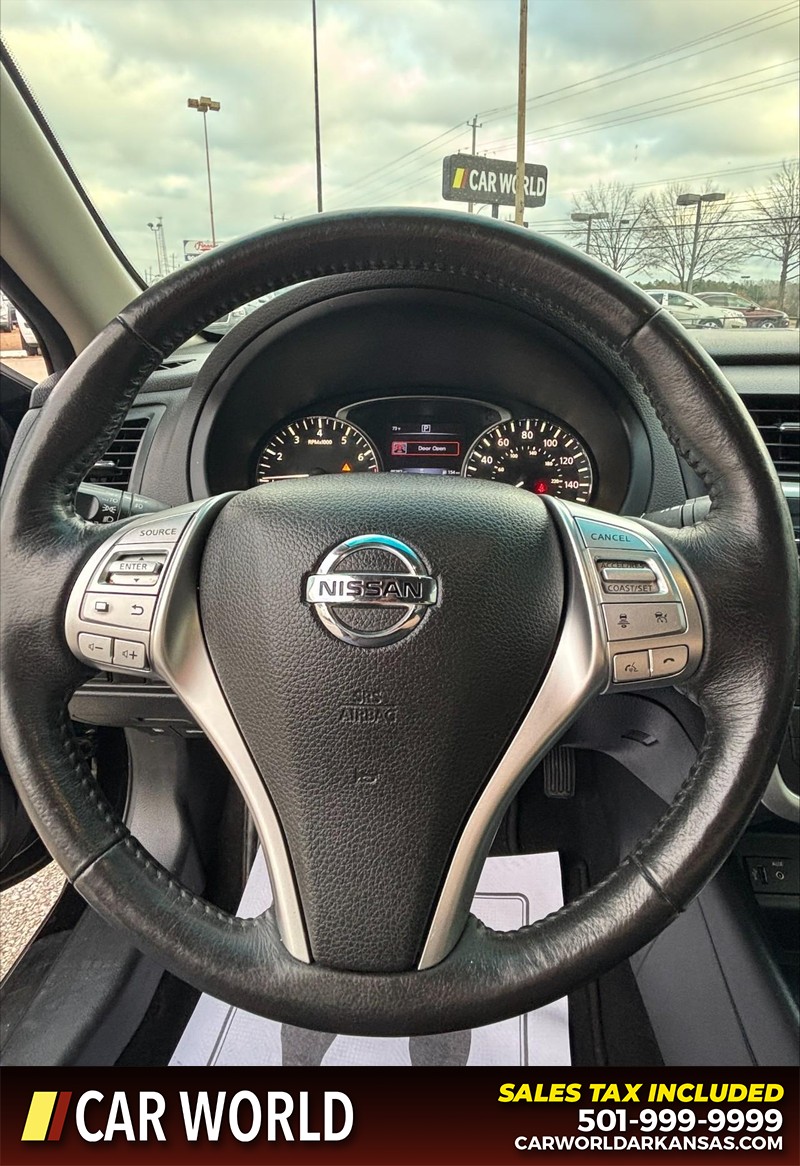 Nissan Altima Vehicle Full-screen Gallery Image 20