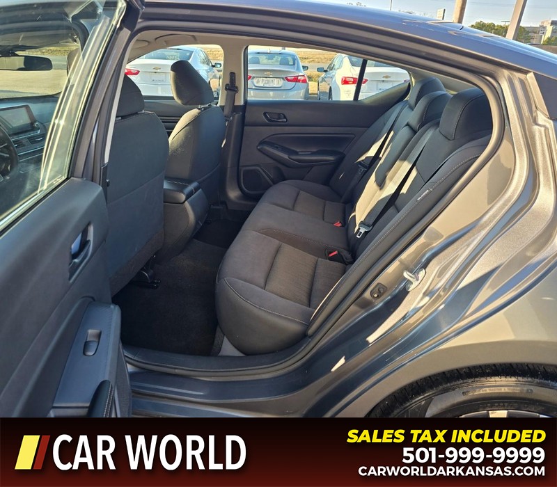 Nissan Altima Vehicle Full-screen Gallery Image 10