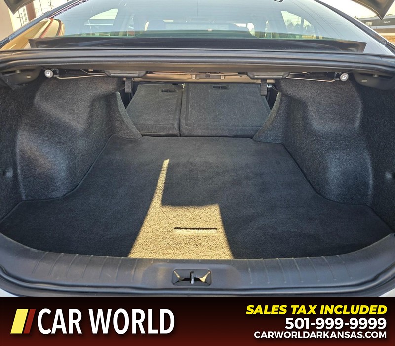 Nissan Altima Vehicle Full-screen Gallery Image 14