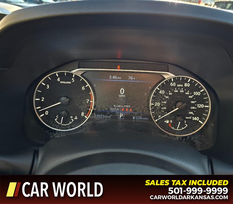 Nissan Altima Vehicle Full-screen Gallery Image 17