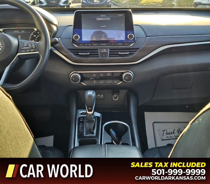 Nissan Altima Vehicle Full-screen Gallery Image 18