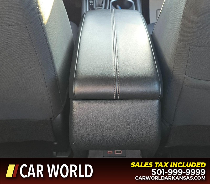 Nissan Altima Vehicle Full-screen Gallery Image 19