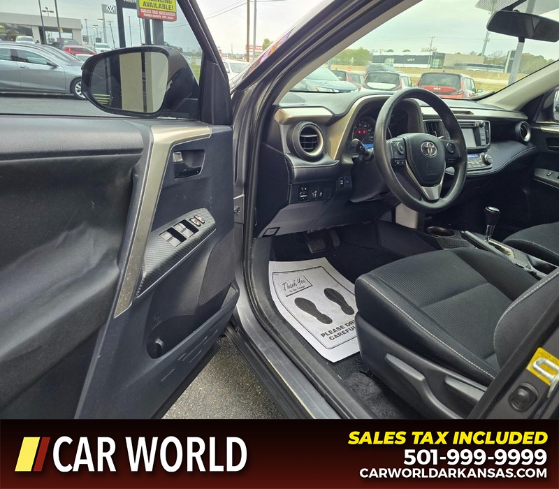 Toyota RAV4 Vehicle Full-screen Gallery Image 7