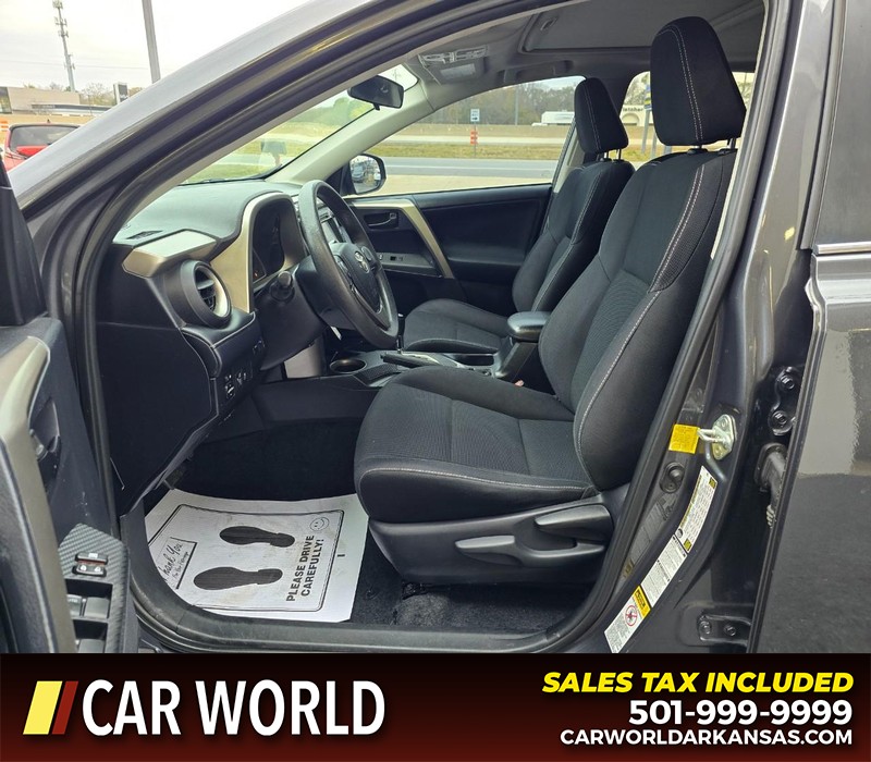 Toyota RAV4 Vehicle Full-screen Gallery Image 8