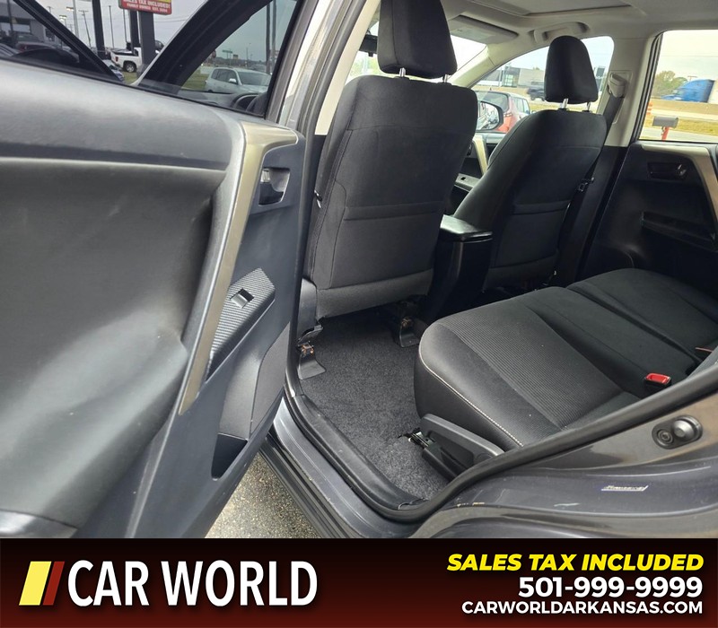 Toyota RAV4 Vehicle Full-screen Gallery Image 9