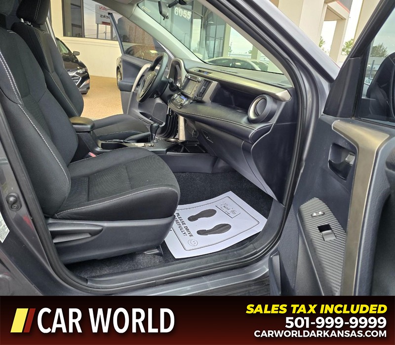 Toyota RAV4 Vehicle Full-screen Gallery Image 11