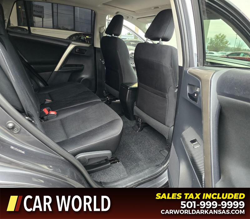 Toyota RAV4 Vehicle Full-screen Gallery Image 12