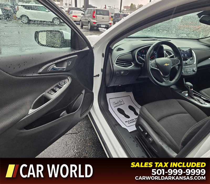 Chevrolet Malibu Vehicle Full-screen Gallery Image 7