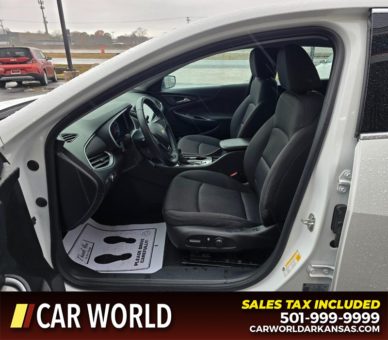 Chevrolet Malibu Vehicle Full-screen Gallery Image 8