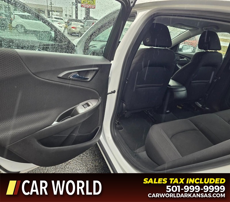 Chevrolet Malibu Vehicle Full-screen Gallery Image 9