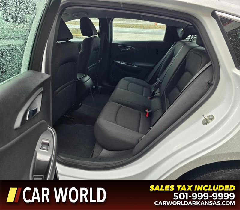 Chevrolet Malibu Vehicle Full-screen Gallery Image 10