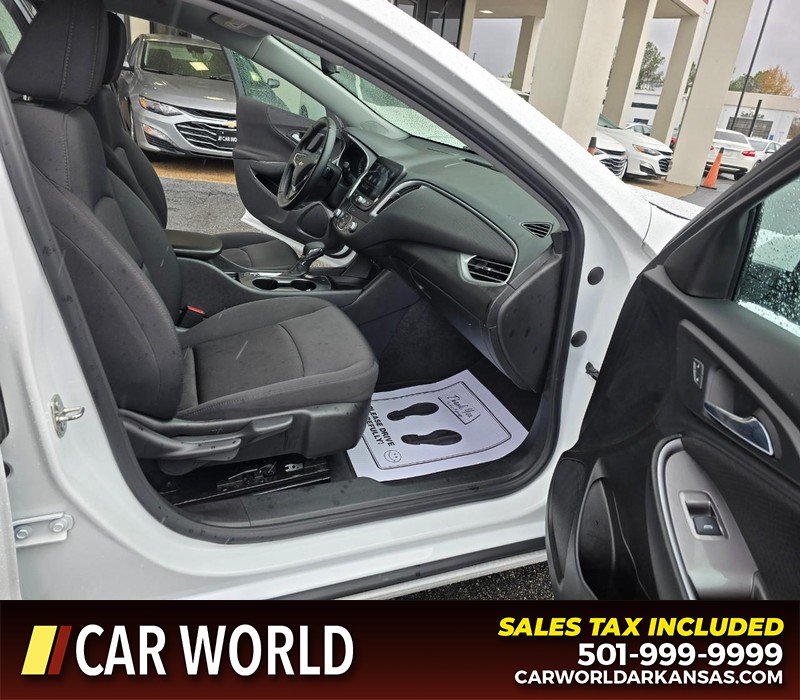 Chevrolet Malibu Vehicle Full-screen Gallery Image 11