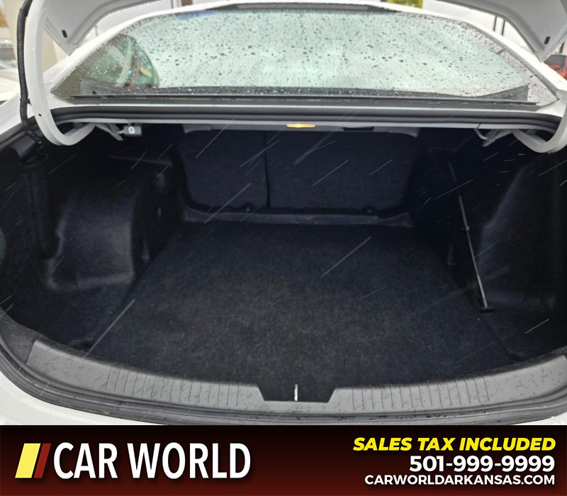 Chevrolet Malibu Vehicle Full-screen Gallery Image 13