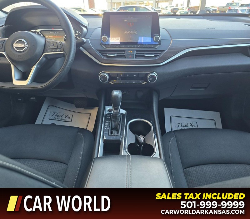 Nissan Altima Vehicle Full-screen Gallery Image 18