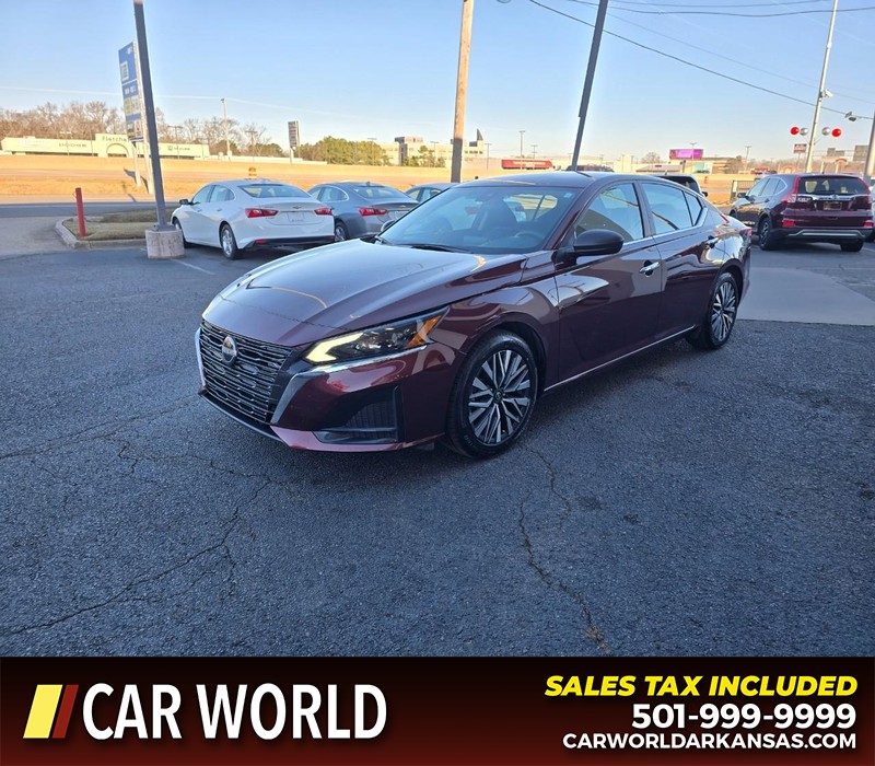 Nissan Altima Vehicle Full-screen Gallery Image 3