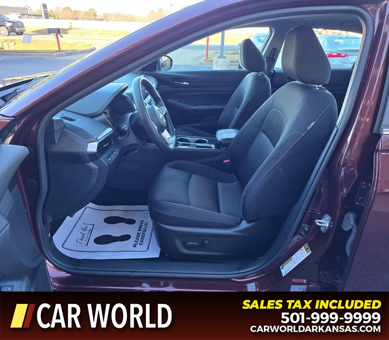 Nissan Altima Vehicle Full-screen Gallery Image 8