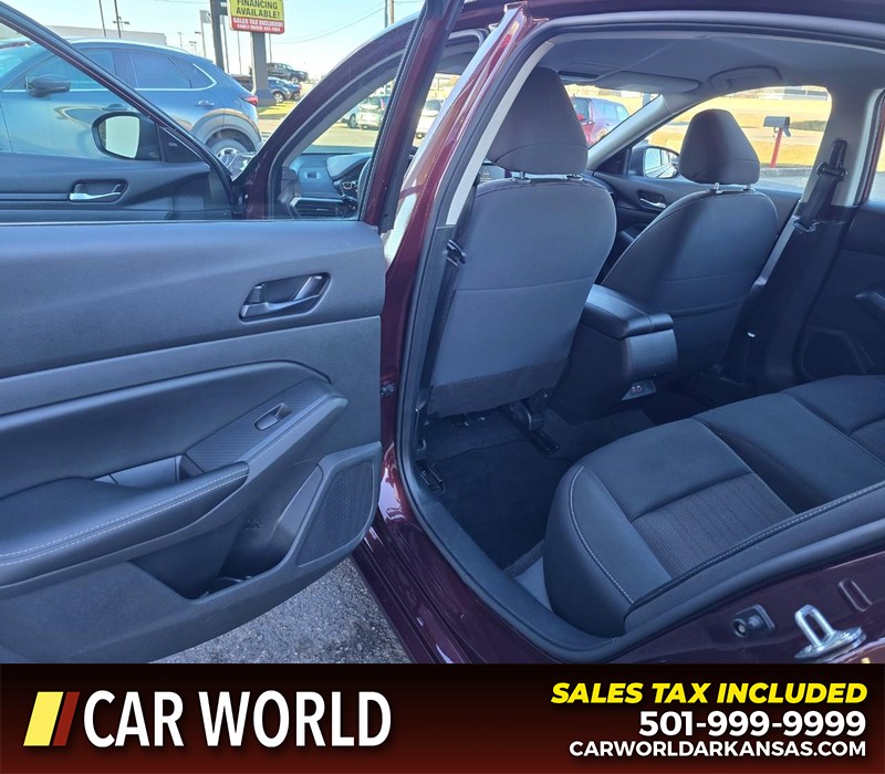 Nissan Altima Vehicle Full-screen Gallery Image 9