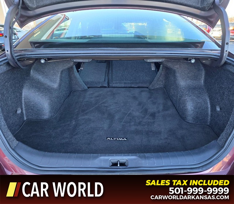 Nissan Altima Vehicle Full-screen Gallery Image 14