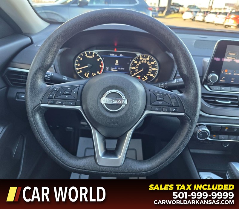 Nissan Altima Vehicle Full-screen Gallery Image 15