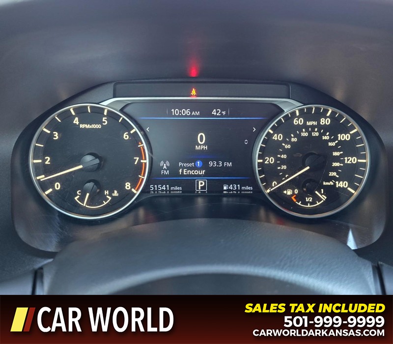 Nissan Altima Vehicle Full-screen Gallery Image 17