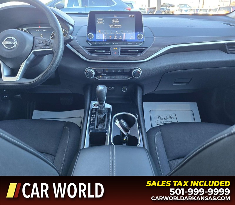 Nissan Altima Vehicle Full-screen Gallery Image 18