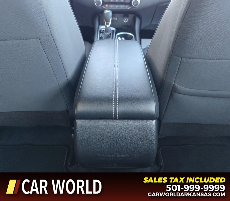 Nissan Altima Vehicle Full-screen Gallery Image 19