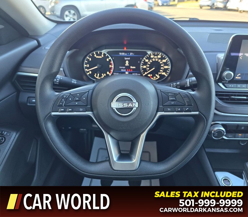 Nissan Altima Vehicle Full-screen Gallery Image 15