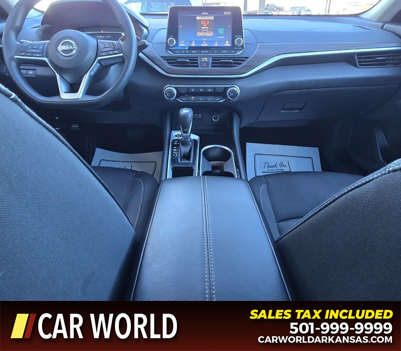 Nissan Altima Vehicle Full-screen Gallery Image 18