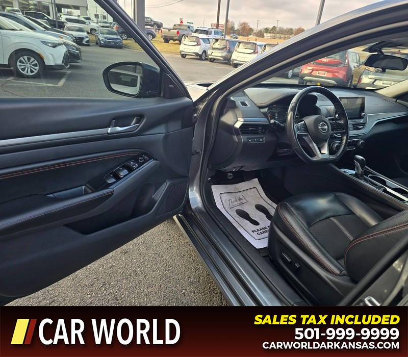 Nissan Altima Vehicle Full-screen Gallery Image 7