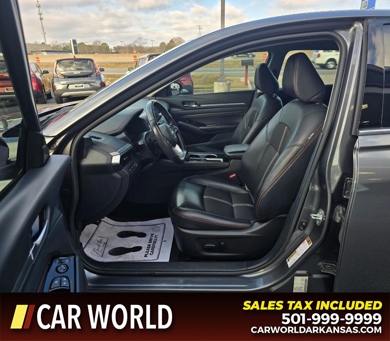 Nissan Altima Vehicle Full-screen Gallery Image 8