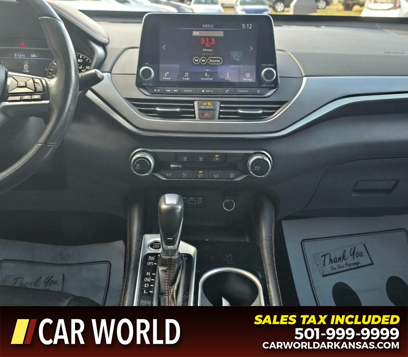 Nissan Altima Vehicle Full-screen Gallery Image 18