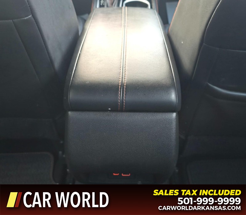 Nissan Altima Vehicle Full-screen Gallery Image 19