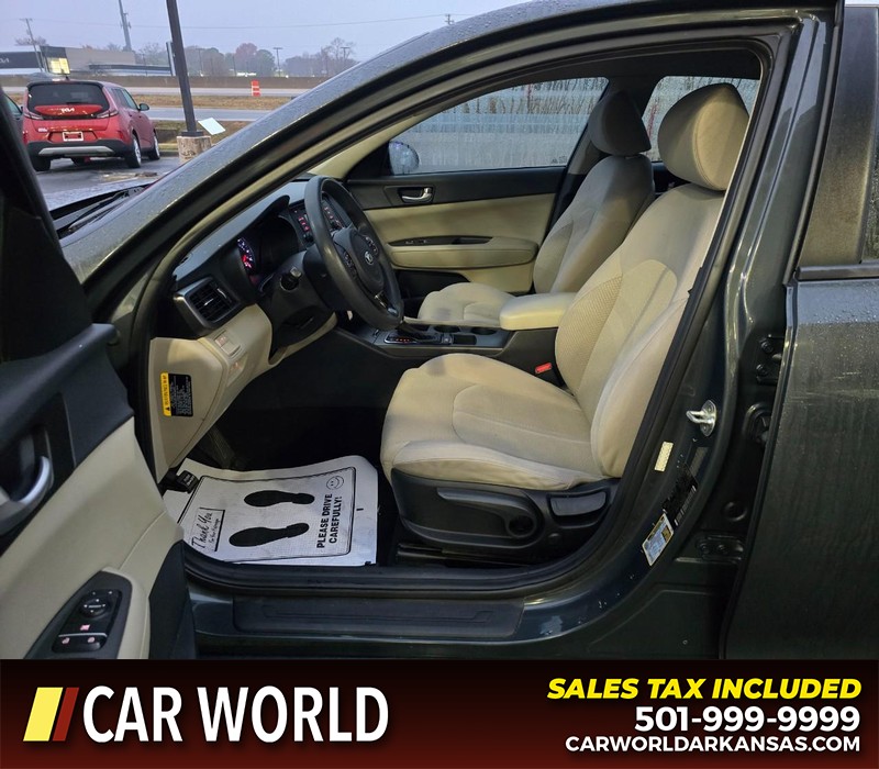 Kia Optima Vehicle Full-screen Gallery Image 8