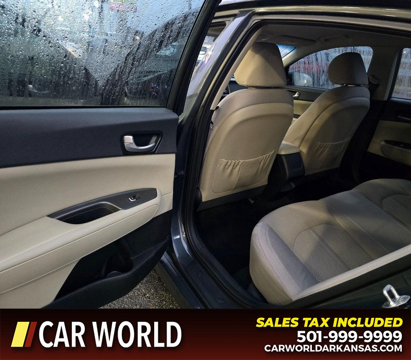 Kia Optima Vehicle Full-screen Gallery Image 9