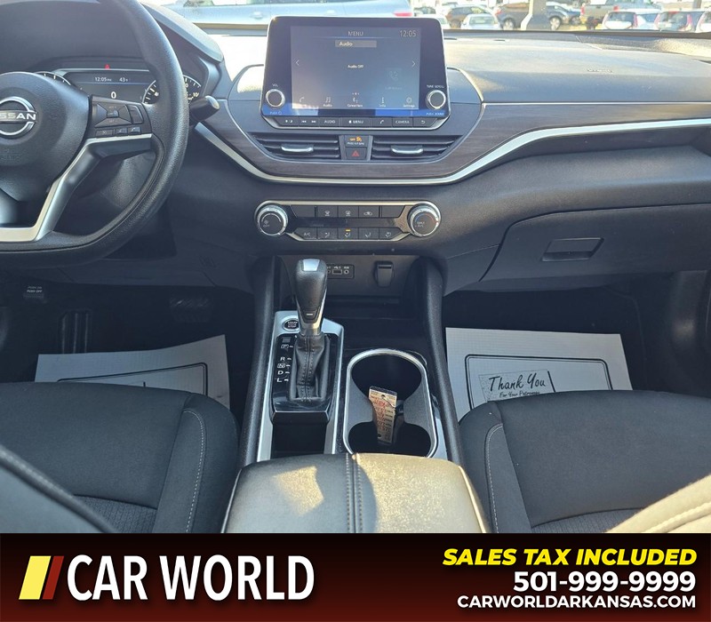 Nissan Altima Vehicle Full-screen Gallery Image 18