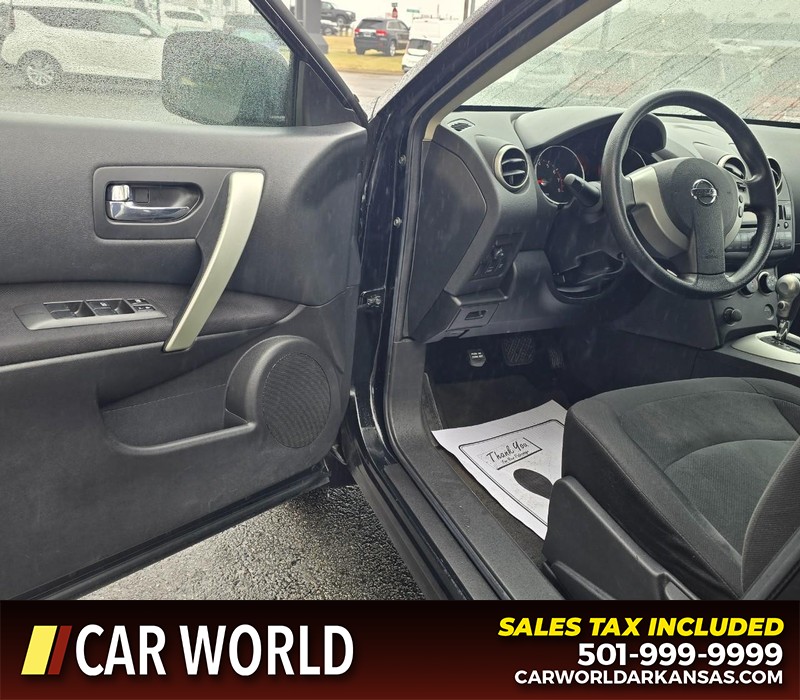 Nissan Rogue Vehicle Full-screen Gallery Image 7