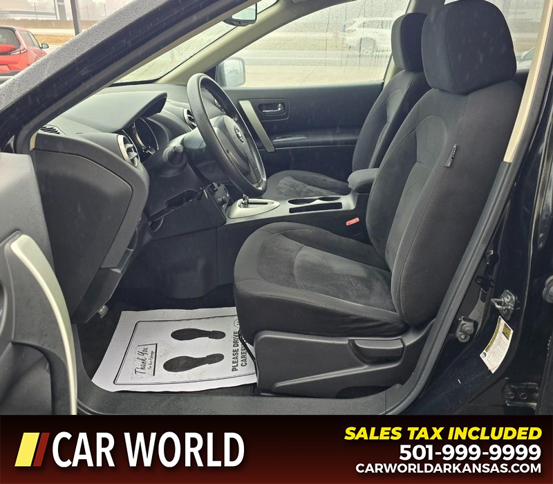 Nissan Rogue Vehicle Full-screen Gallery Image 8