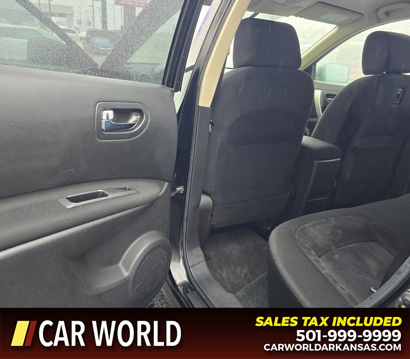 Nissan Rogue Vehicle Full-screen Gallery Image 9