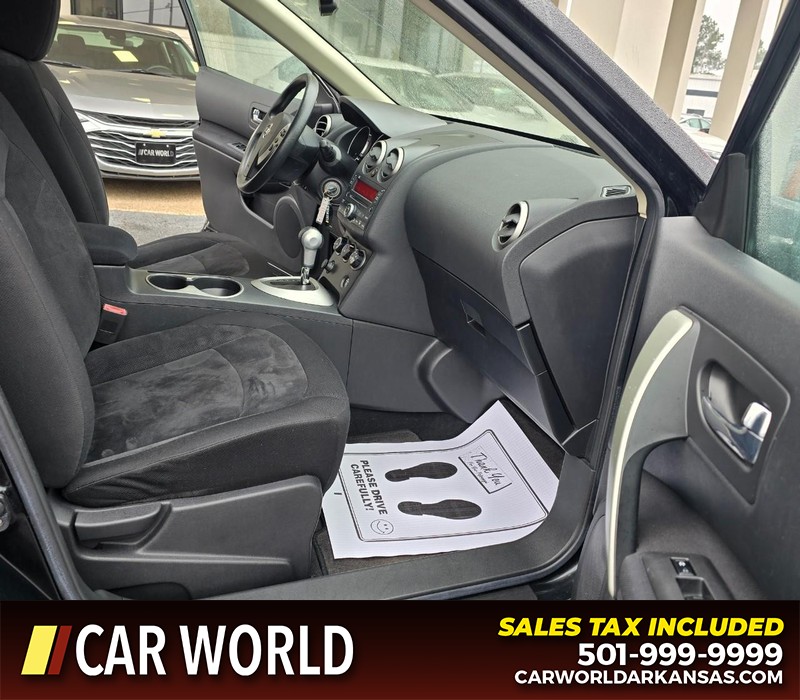 Nissan Rogue Vehicle Full-screen Gallery Image 11