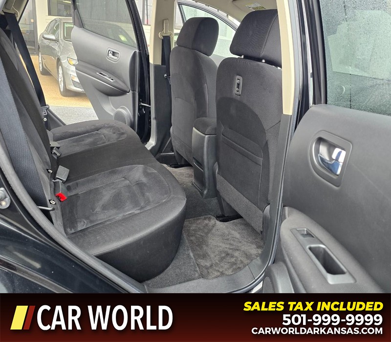 Nissan Rogue Vehicle Full-screen Gallery Image 12