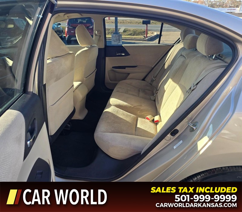 Honda Accord Sedan Vehicle Full-screen Gallery Image 10