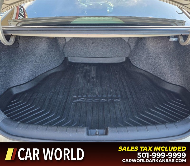 Honda Accord Sedan Vehicle Full-screen Gallery Image 13