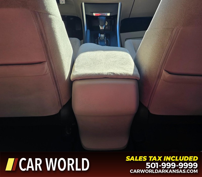 Honda Accord Sedan Vehicle Full-screen Gallery Image 19