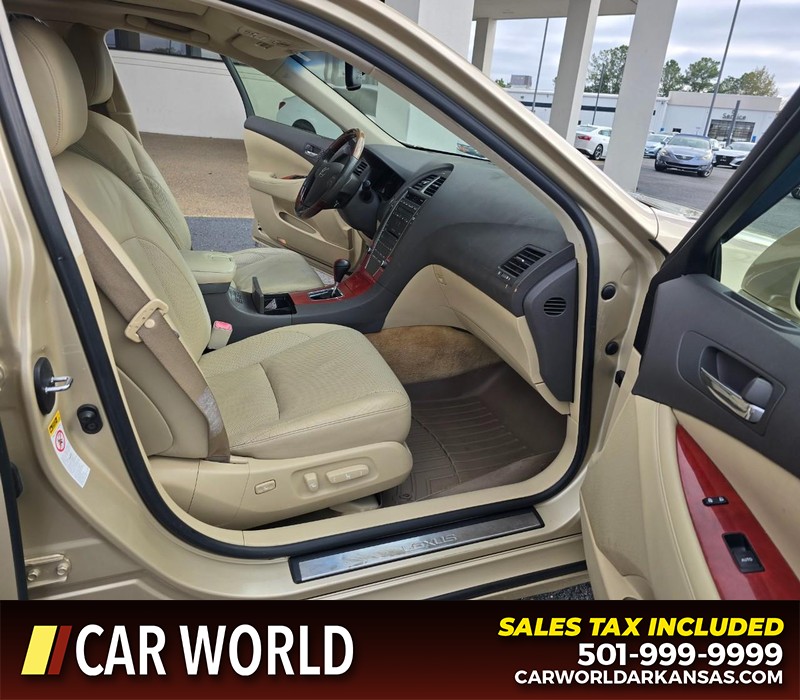 Lexus ES 350 Vehicle Full-screen Gallery Image 11