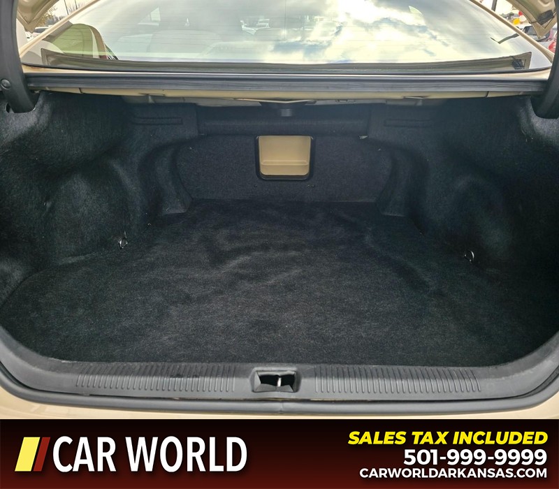 Lexus ES 350 Vehicle Full-screen Gallery Image 13