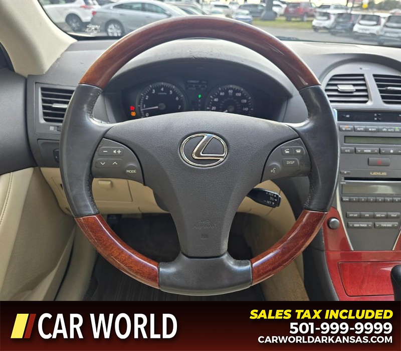 Lexus ES 350 Vehicle Full-screen Gallery Image 14