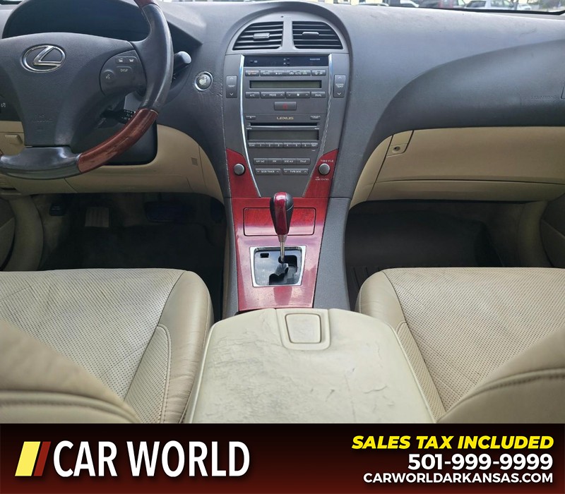 Lexus ES 350 Vehicle Full-screen Gallery Image 17