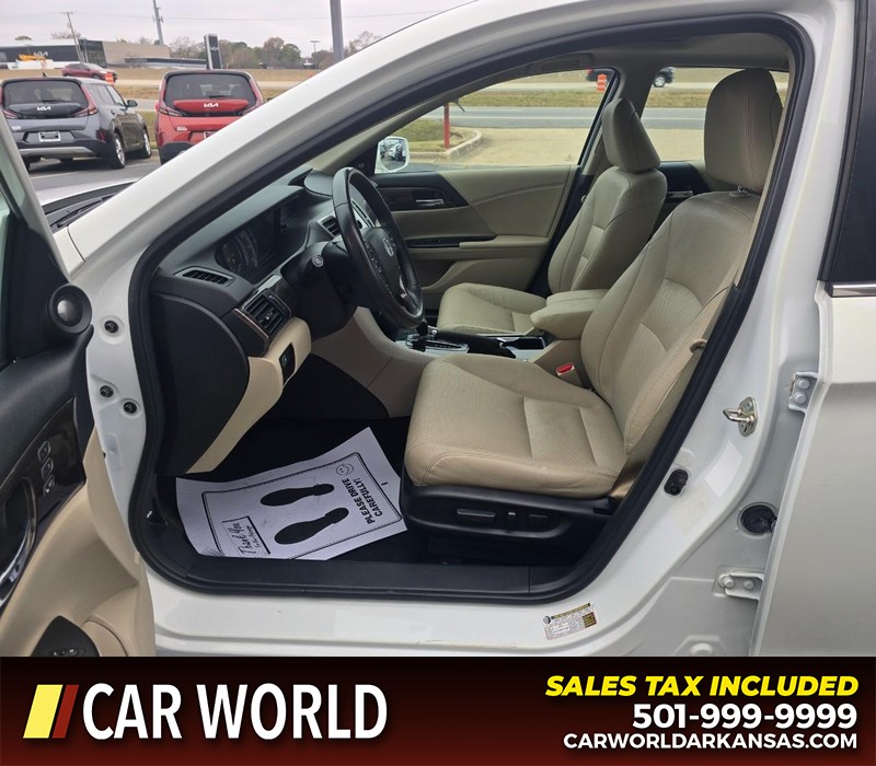 Honda Accord Sedan Vehicle Full-screen Gallery Image 8