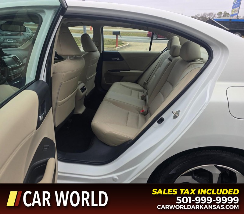 Honda Accord Sedan Vehicle Full-screen Gallery Image 10