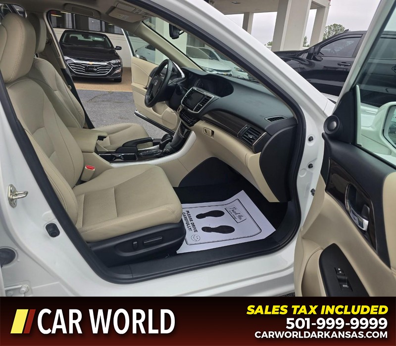 Honda Accord Sedan Vehicle Full-screen Gallery Image 11